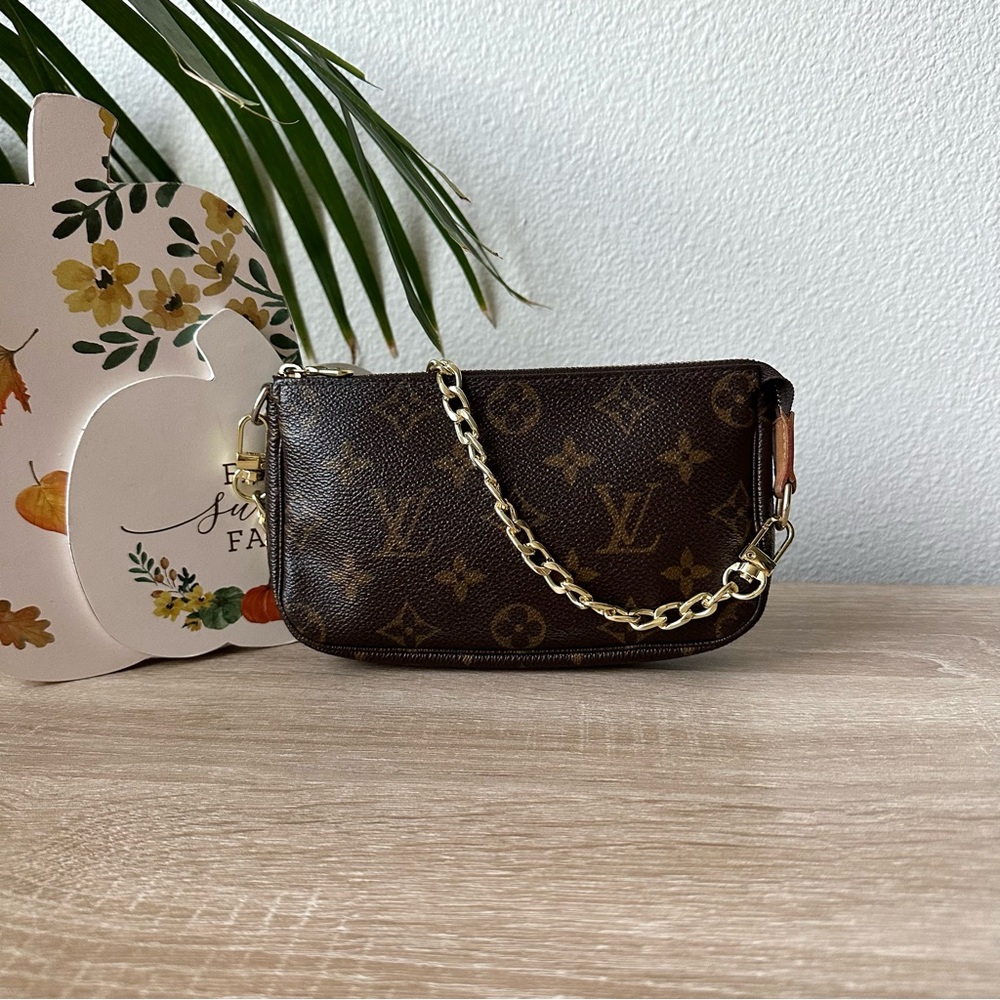 🌷AUTHENTIC Louis Vuitton Pochette Mini🌷